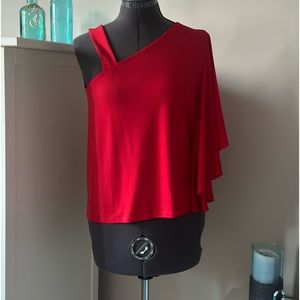 Stylish one shoulder top.